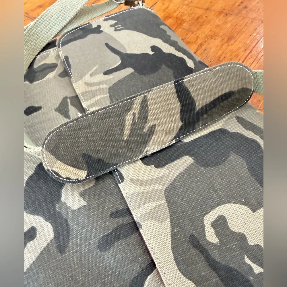 Mary Kate and Ashley Green Camo Laptop Bag Pink Lined